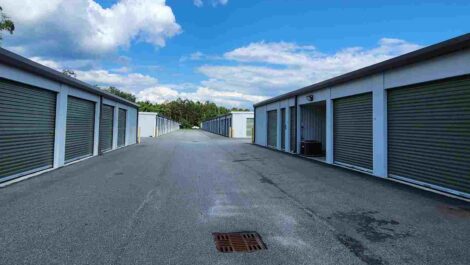 Wide driveway at MSD Valdosta.